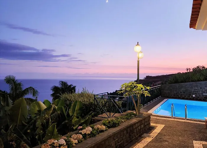 Ocean Wave - Oversized Pool & Stunning Ocean Views Villa