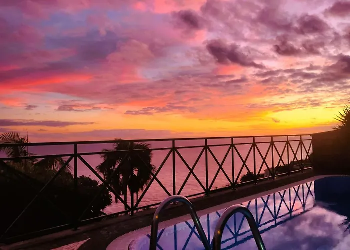 Ocean Wave - Oversized Pool & Stunning Ocean Views Villa Calheta (Madeira)